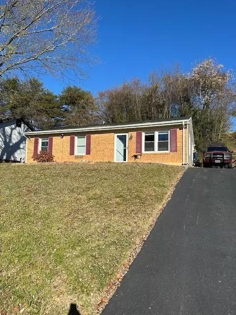 8367 Robin Lynn Rd, Roanoke, VA 24019