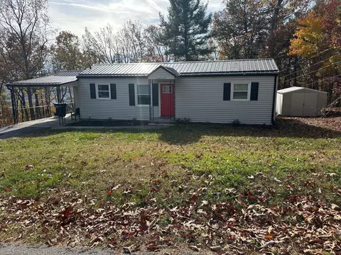 1298 Skyview Rd, Salem, VA 24153