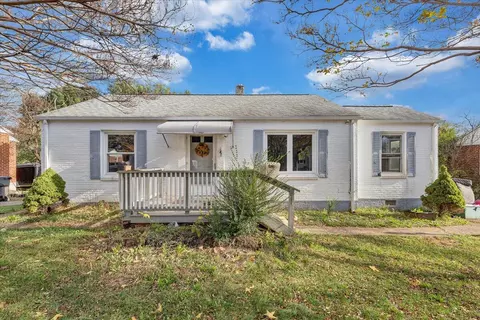4827 Eden Dr NW, Roanoke, VA 24012