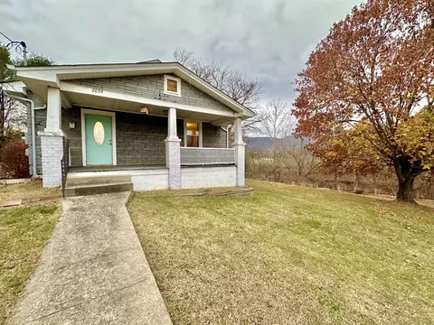 2035 S Lee Ave, Covington, VA 24426
