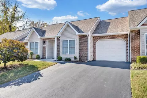 8637 S Bend Dr, Roanoke, VA 24019