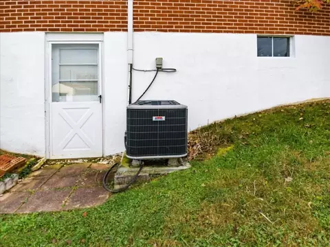 Exterior - 529 Free St, Dublin, VA 24084 photo 7 of 10