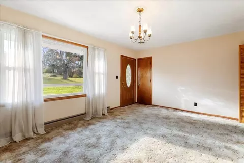 Living - 529 Free St, Dublin, VA 24084 photo 2 of 4