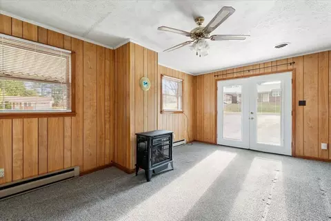 Living - 529 Free St, Dublin, VA 24084 photo 3 of 4