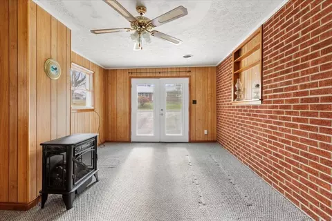 Living - 529 Free St, Dublin, VA 24084 photo 4 of 4