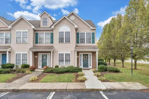 101 Gretchen Ct, Vinton, VA 24179