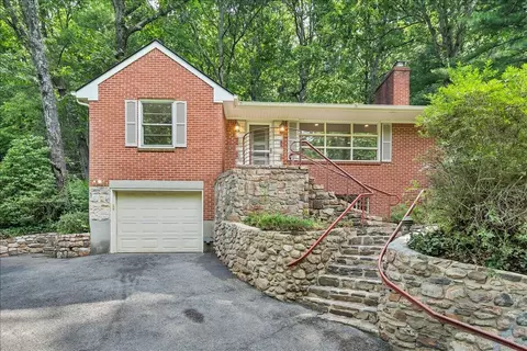 2716 Yellow Mountain Rd SE, Roanoke, VA 24014