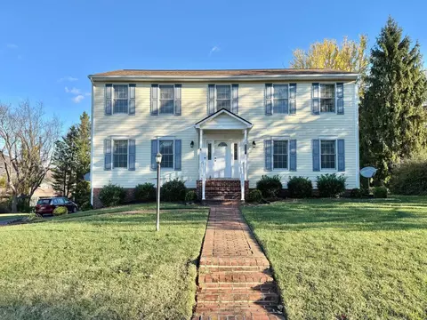 8221 Olde Tavern Rd, Roanoke, VA 24019