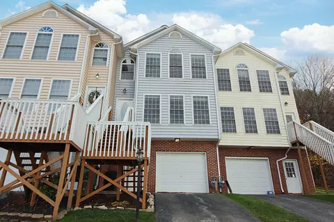 825 Collins St, Christiansburg, VA 24073