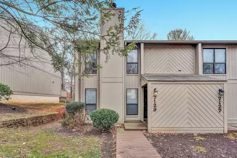 7129 Woods Crossing Dr, Roanoke, VA 24018