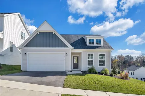 2131 Kings Walk Dr NE, Roanoke, VA 24012
