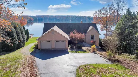 206 Park Shores Cir, Moneta, VA 24121