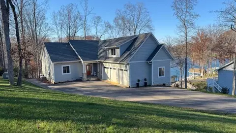 367 Channelview Dr, Moneta, VA 24121