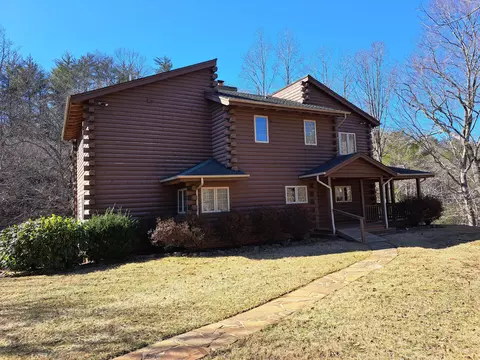 7129 Starlight Ln, Boones Mill, VA 24065