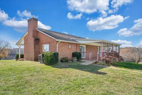 1242 Bramlett Rd, Moneta, VA 24121