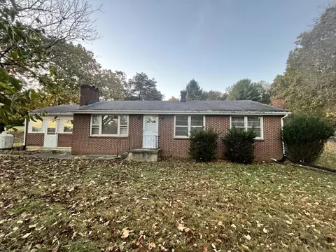 1097 Tree Top Ln, Blue Ridge, VA 24064