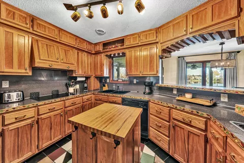 Kitchen - 35 Harbor View Cir, Penhook, VA 24137 photo 3 of 5