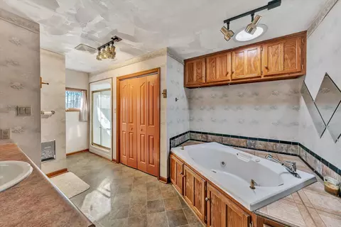 Bath - 35 Harbor View Cir, Penhook, VA 24137 photo 4 of 8