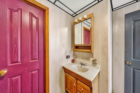 Bath - 35 Harbor View Cir, Penhook, VA 24137 photo 7 of 8
