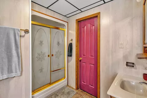 Bath - 35 Harbor View Cir, Penhook, VA 24137 photo 6 of 8