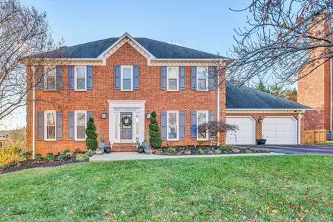 8306 Strathmore Ln, Roanoke, VA 24019