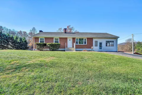 6683 Crowell Gap Rd, Roanoke, VA 24014