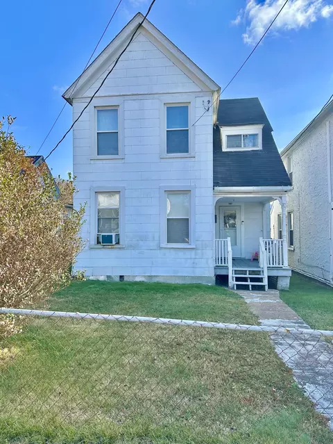341 E Oak St, Covington, VA 24426