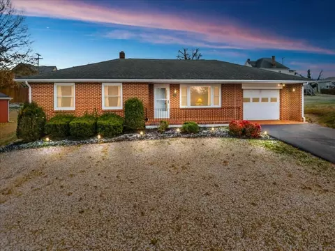361 Longview Ct, Pulaski, VA 24301