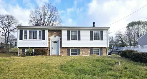 823 Brownwood Dr NW, Roanoke, VA 24017