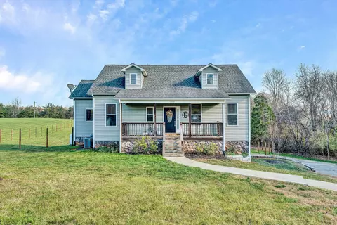 2552 Isle Of Pines Dr, Moneta, VA 24121