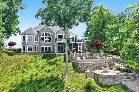 701 Compass Cove Cir, Moneta, VA 24121