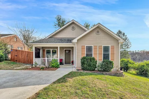 821 Summerdean Ave, Roanoke, VA 24019