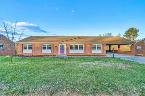 5225 Luwana Dr, Roanoke, VA 24018
