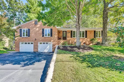 5954 Flamingo Dr, Roanoke, VA 24018