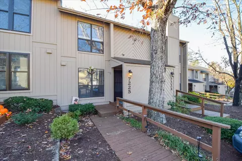 7225 Woods Crossing Dr, Roanoke, VA 24018