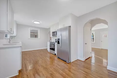 Entry Way - 320 Mapleton Ave NE, Roanoke, VA 24012 photo 1 of 4
