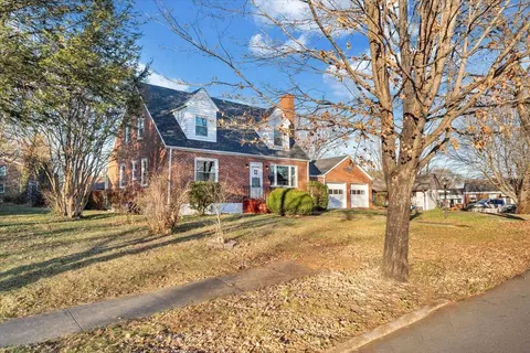 Exterior - 320 Mapleton Ave NE, Roanoke, VA 24012 photo 10 of 12