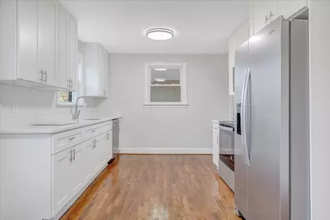 Kitchen - 320 Mapleton Ave NE, Roanoke, VA 24012 photo 3 of 6