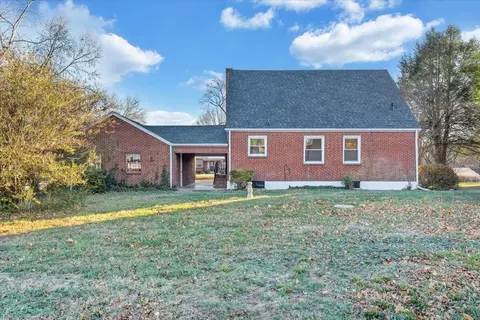Exterior - 320 Mapleton Ave NE, Roanoke, VA 24012 photo 5 of 12