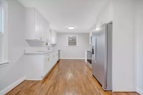Kitchen - 320 Mapleton Ave NE, Roanoke, VA 24012 photo 2 of 6
