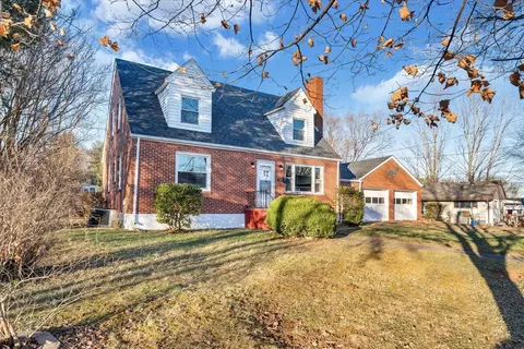 Exterior - 320 Mapleton Ave NE, Roanoke, VA 24012 photo 9 of 12