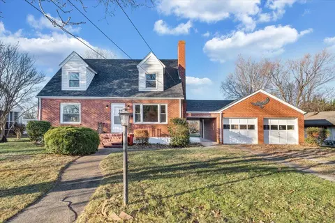 Exterior - 320 Mapleton Ave NE, Roanoke, VA 24012 photo 11 of 12