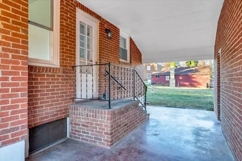 Exterior - 320 Mapleton Ave NE, Roanoke, VA 24012 photo 3 of 12