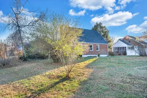 Exterior - 320 Mapleton Ave NE, Roanoke, VA 24012 photo 7 of 12