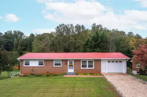 1727 Valleyview Dr, Bedford, VA 24523