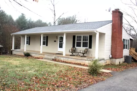 1120 Stratford Dr, Bedford, VA 24523