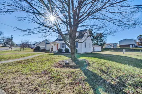2001 Mountain Ave, Salem, VA 24153