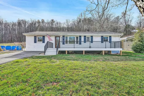8190 Martins Creek Rd, Roanoke, VA 24018