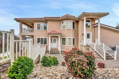 1130 La Casa Ct, Moneta, VA 24121
