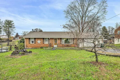 1123 Roundtree Dr, Bedford, VA 24523